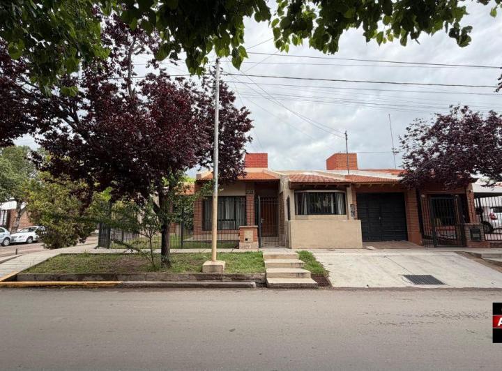 Casa · 157m² · 7 Ambientes · 1 Cochera