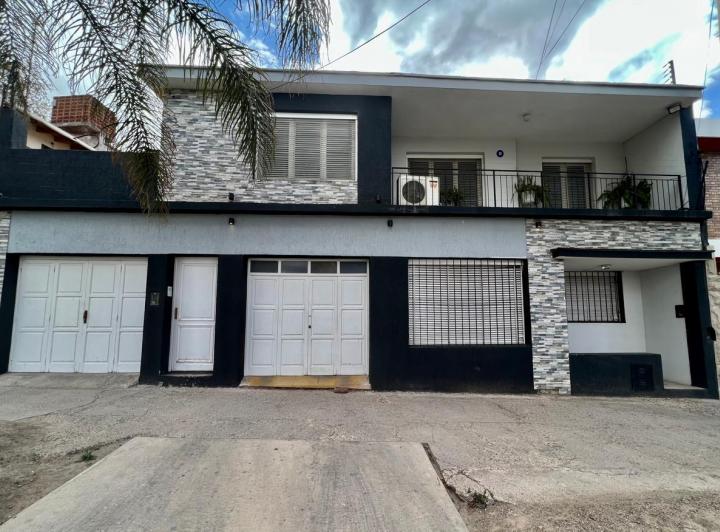 PH · 300m² · 5 Dormitorios · 1 Cochera