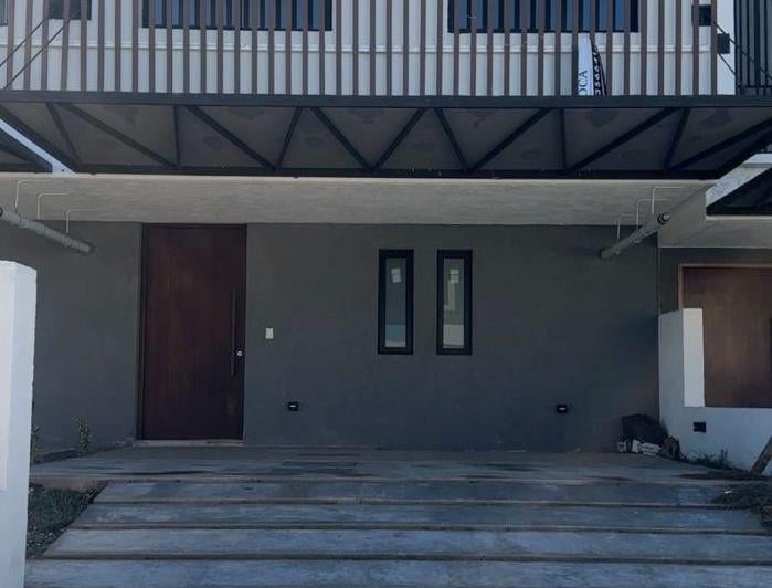 Casa · 144m² · 5 Ambientes · 2 Cocheras