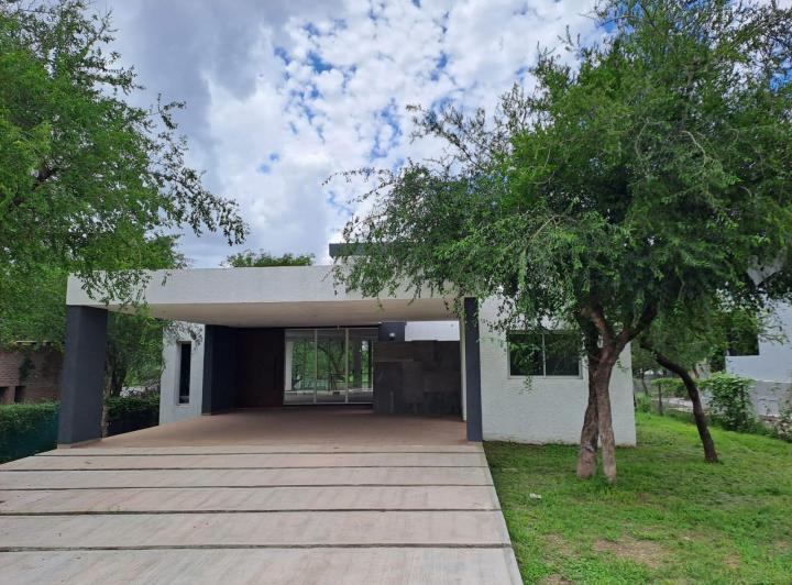 Casa · 262m² · 3 Ambientes · 1 Cochera