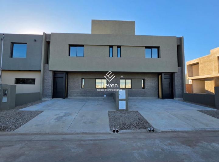 Casa · 120m² · 8 Ambientes · 2 Cocheras
