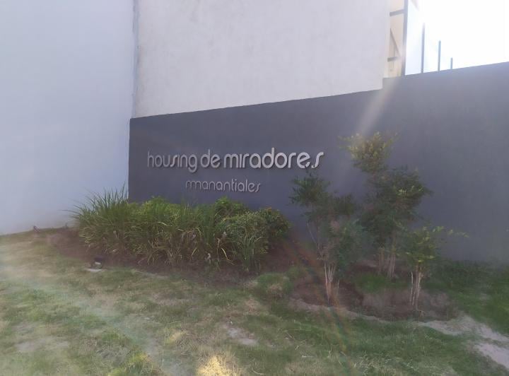 Casa · 80m² · 6 Ambientes · 1 Cochera