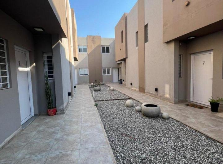 Casa · 90m² · 6 Ambientes · 1 Cochera