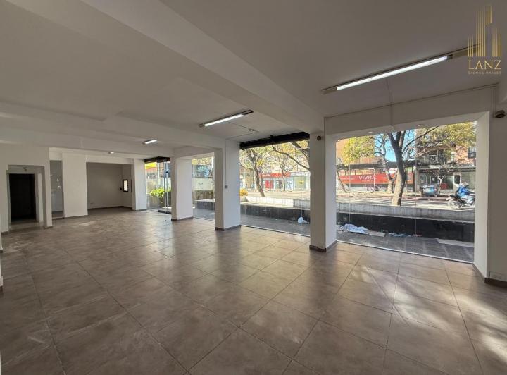 Local comercial · 210m² · 1 Ambiente