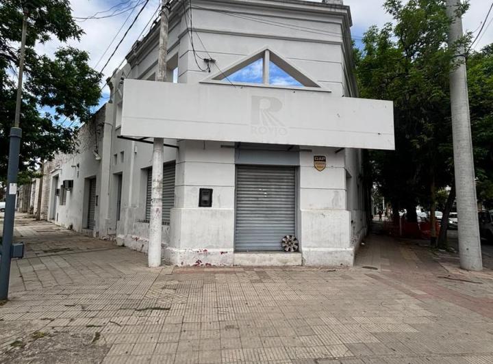 Local comercial · 1014m² · 10 Ambientes · 20 Cocheras