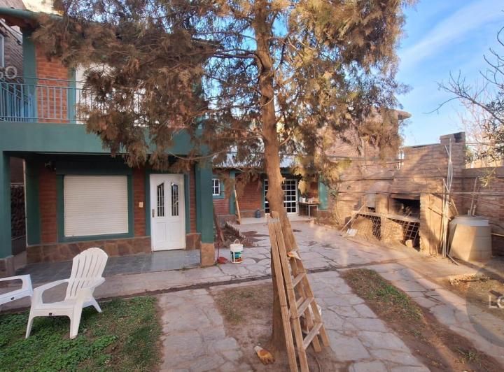 Casa · 263m² · 8 Ambientes · 3 Cocheras