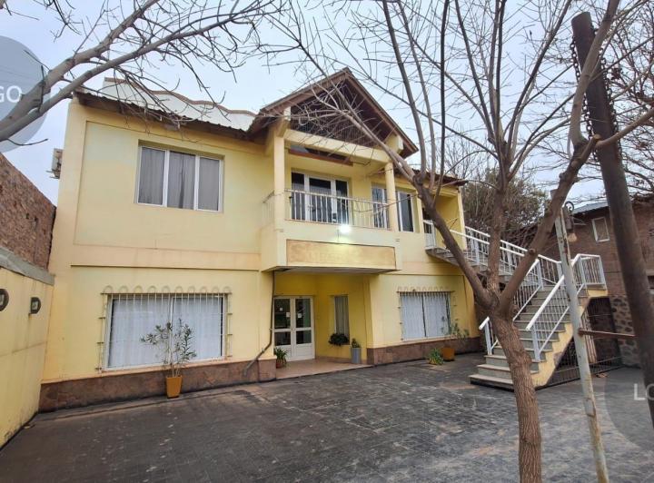 Hotel · 874m² · 20 Ambientes · 3 Cocheras
