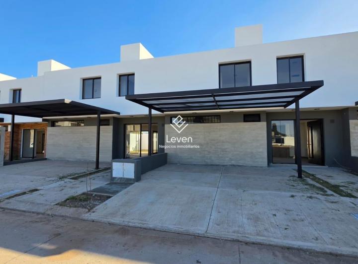 Casa · 155m² · 8 Ambientes · 2 Cocheras
