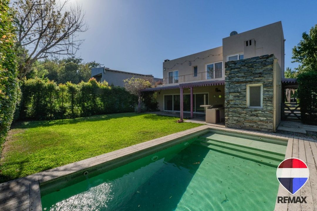 Casa en venta Santa Agustina Benavidez Apto Cred.
