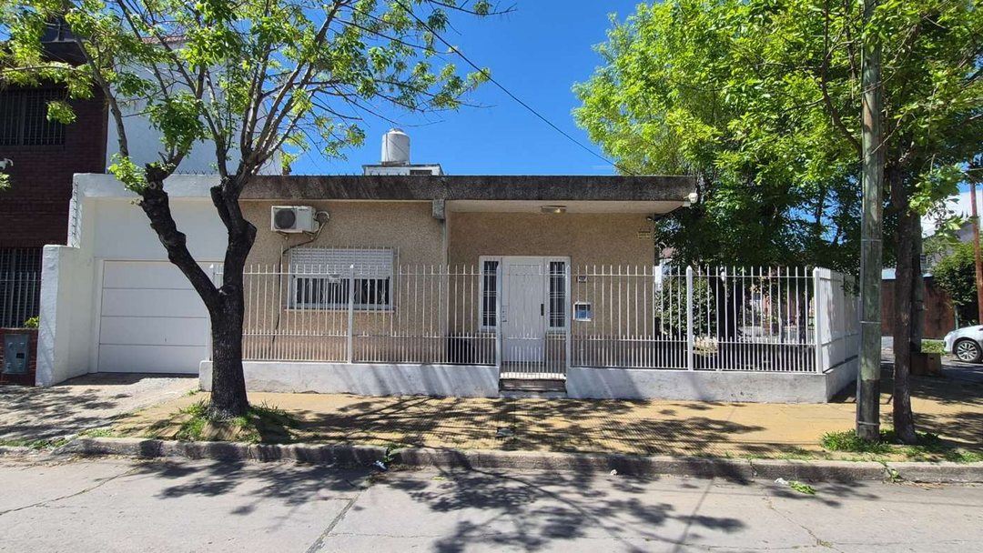 Venta Ph de 3 Ambientes con Cochera en Bernal