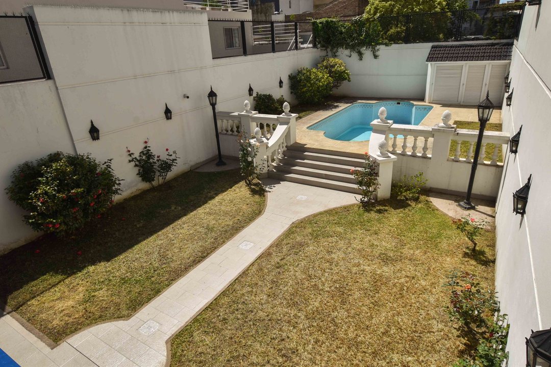 VENTA CASA 4 DORMITORIOS PILETA Y JARDÍN CENTRO