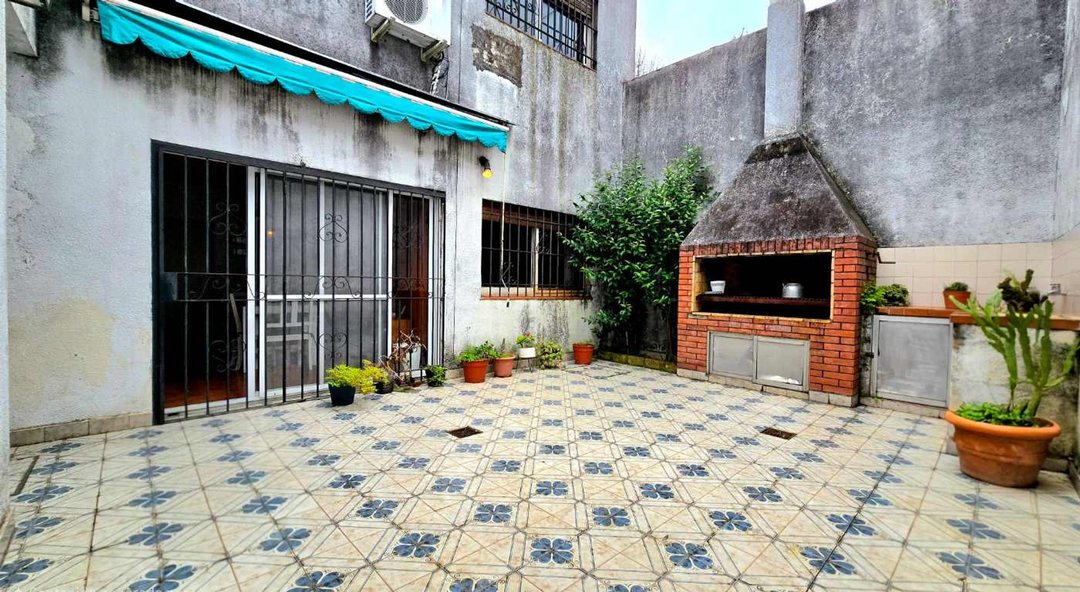 Venta casa 5 ambientes en Olivos con patio