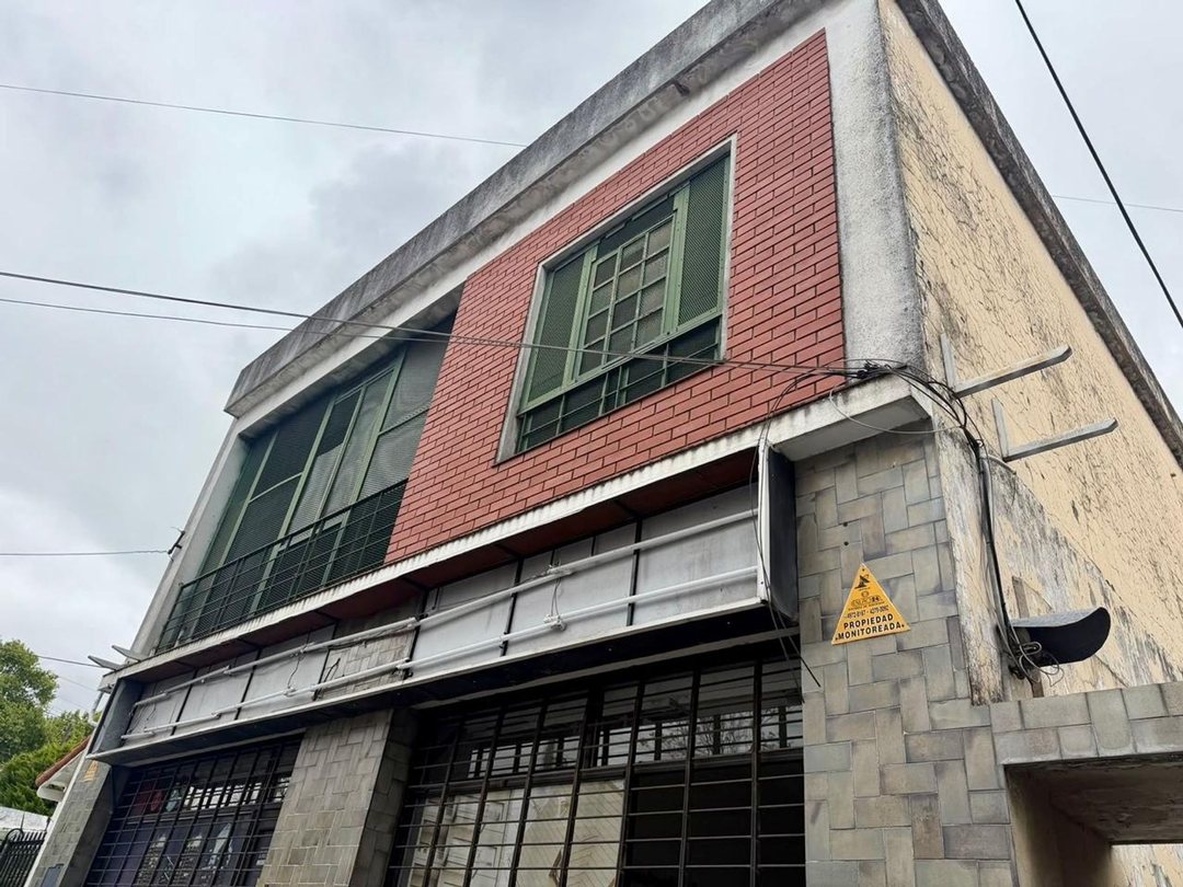 PH 4 AMBIENTES CON DOS LOCALES EN VENTA BANFIELD