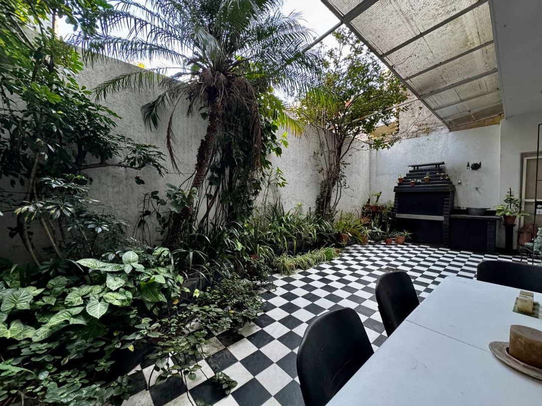 Venta Elegante PH RECICLADO 4 AMB con 2 patios