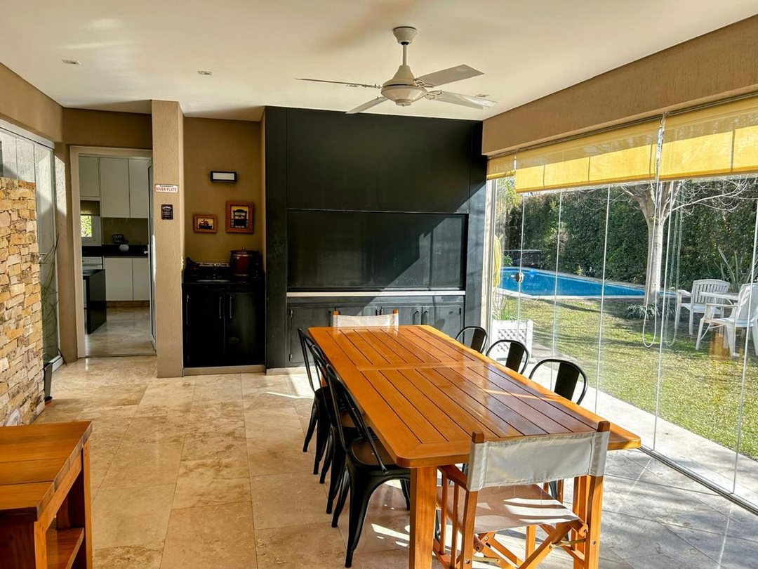 CASA EN VENTA EN PILAR BARRIO AYRES PLAZA