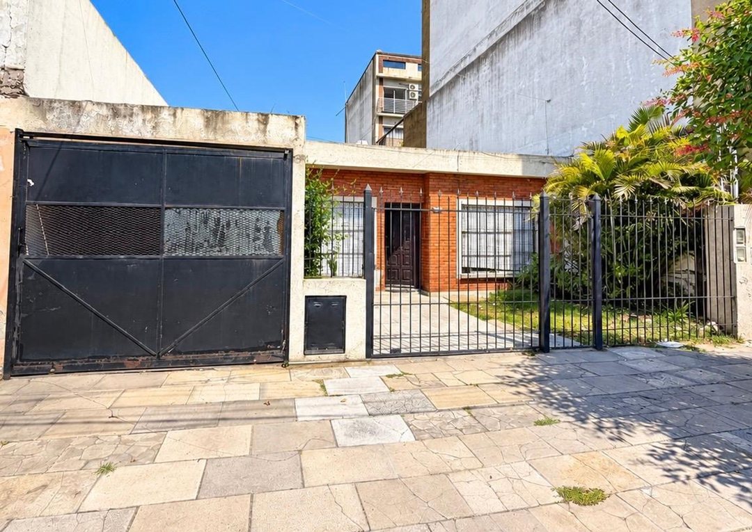CASA 3 AMBIENTES VENTA EN VILLA LUZURIAGA