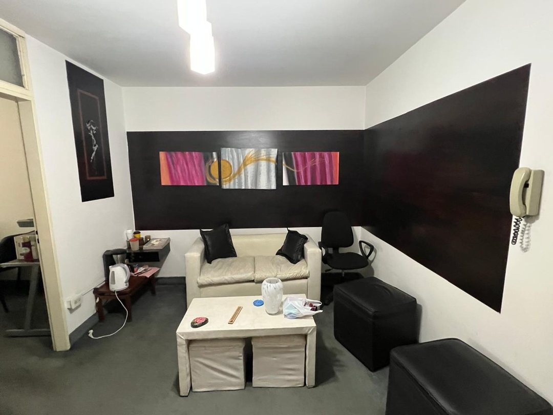 Venta oficina  zona tribunales 2 privados 1 baño