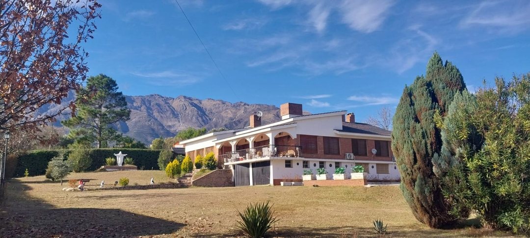 Venta Casa de categoria Los Hornillos lote 2650m2