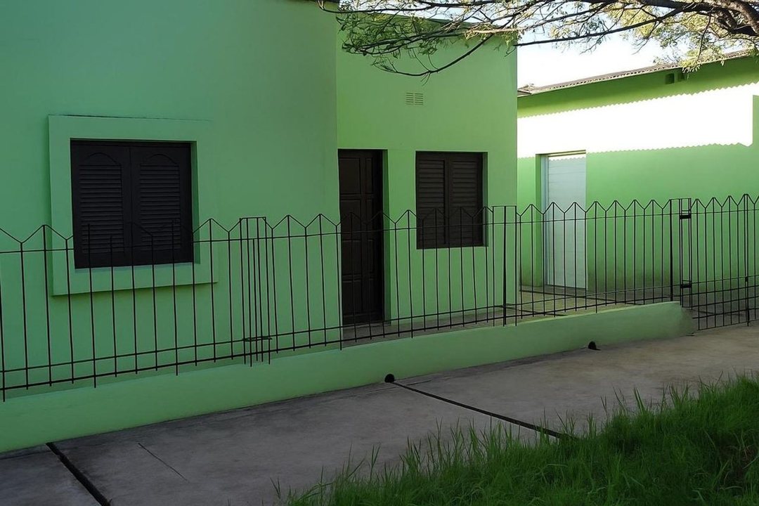 Se Vende Casa en Barrio Lanceros + 3 departamentos