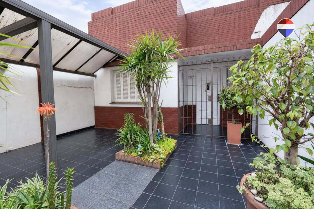 VENTA CASA 3 AMB + 4 DPTO EN BLOCK
