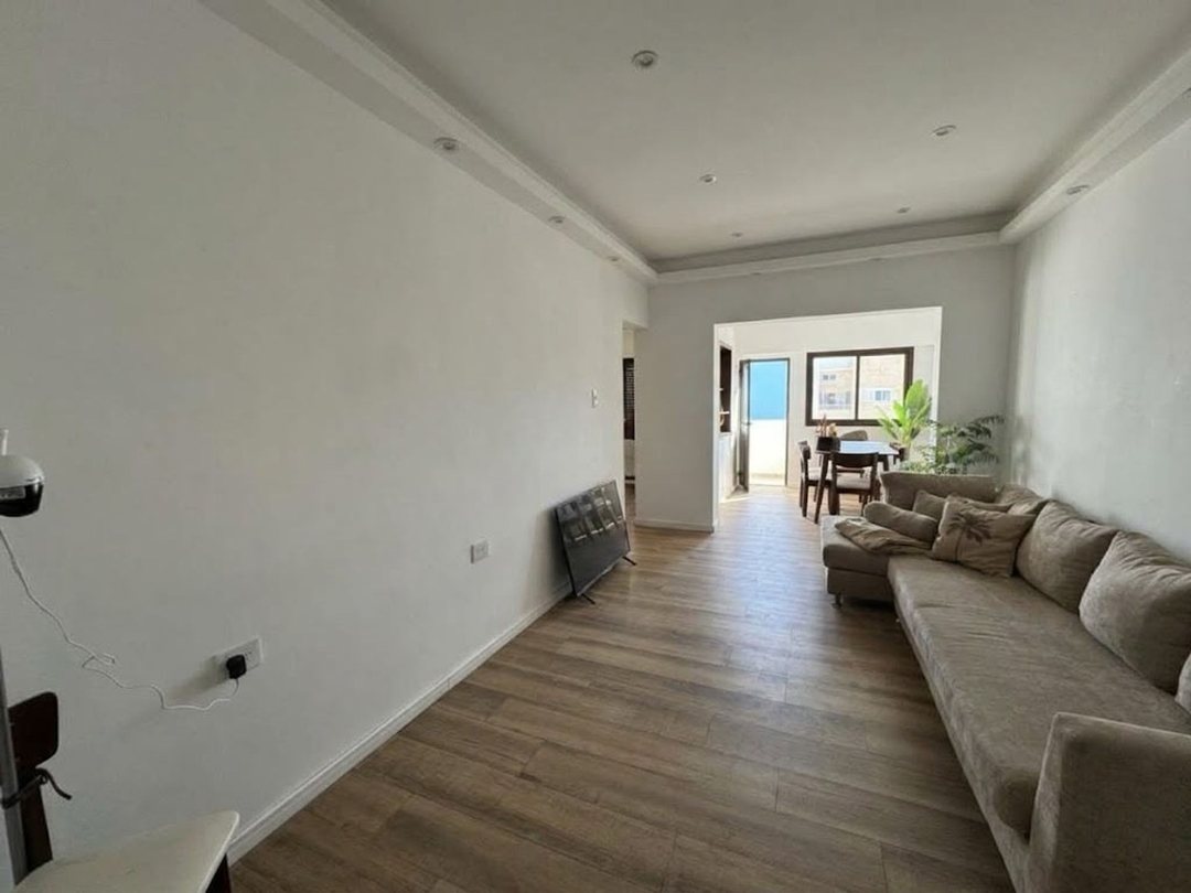 VENTA   PH 4 AMB LANUS CENTRO  COCHERA  Y PATIO