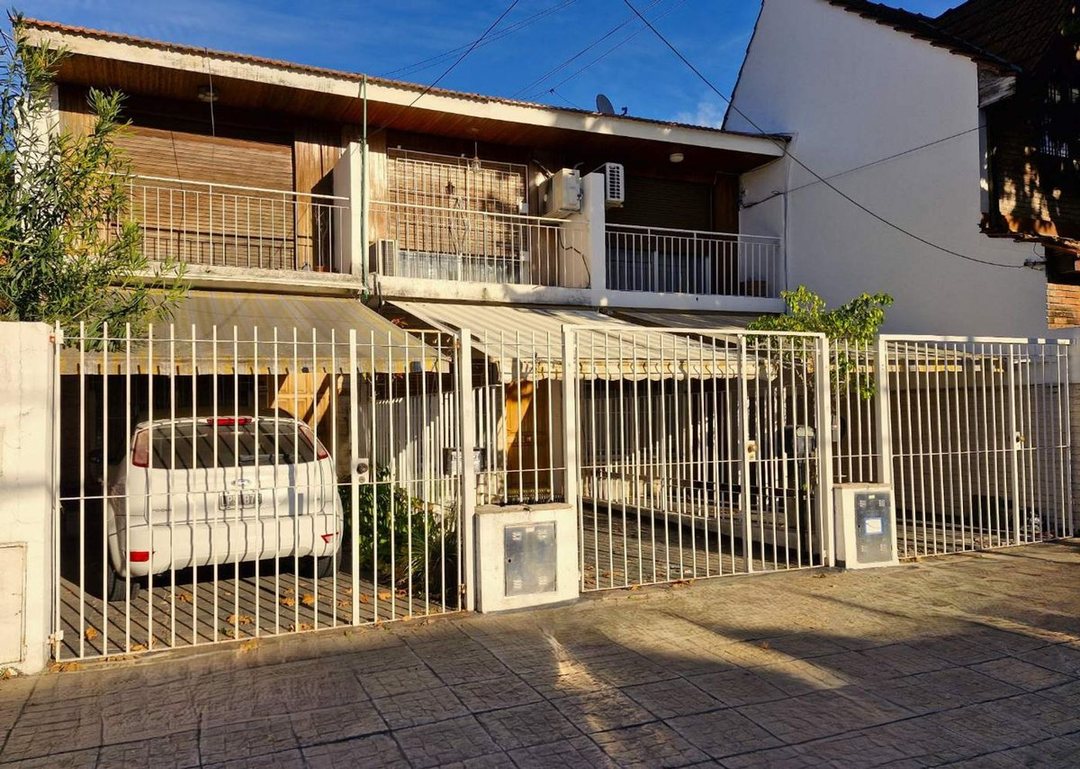 DUPLEX EN VENTA OLIVOS 3 AMB CON COCH PATIO PARRI