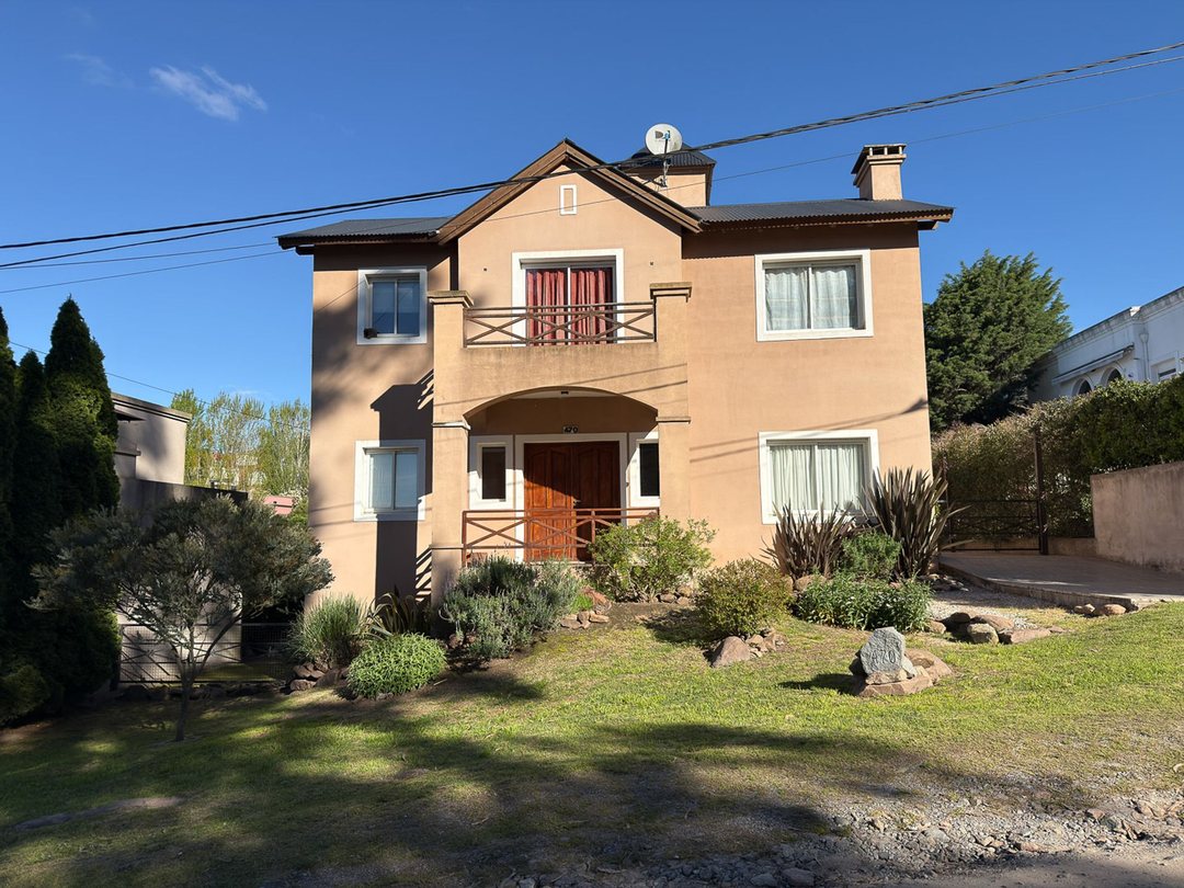 CASA EN VENTA 4 DORMITORIOS BARRIO UNCAS TANDIL