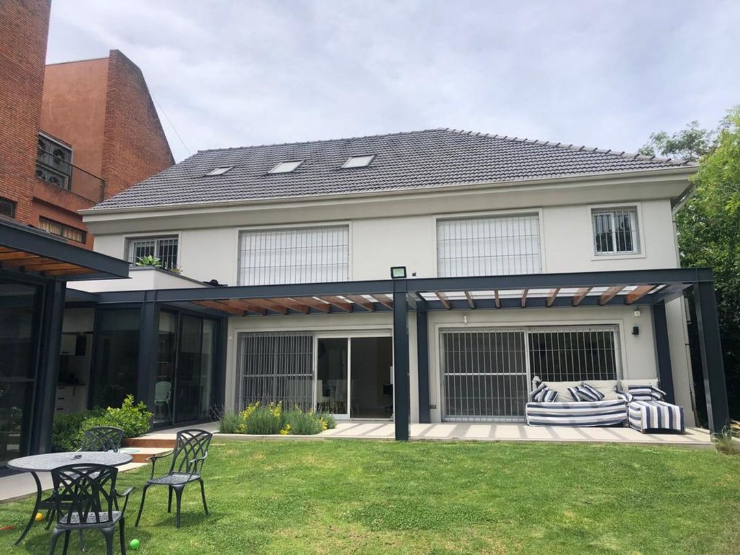 MODERNA CASA Libertador al Río MARTINEZ con RENTA