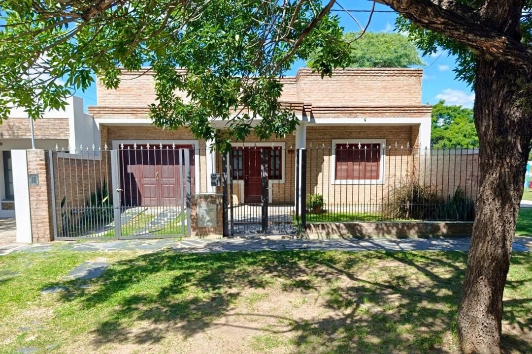 VENTA CASA / B° PIZZURNO / RAFAELA
