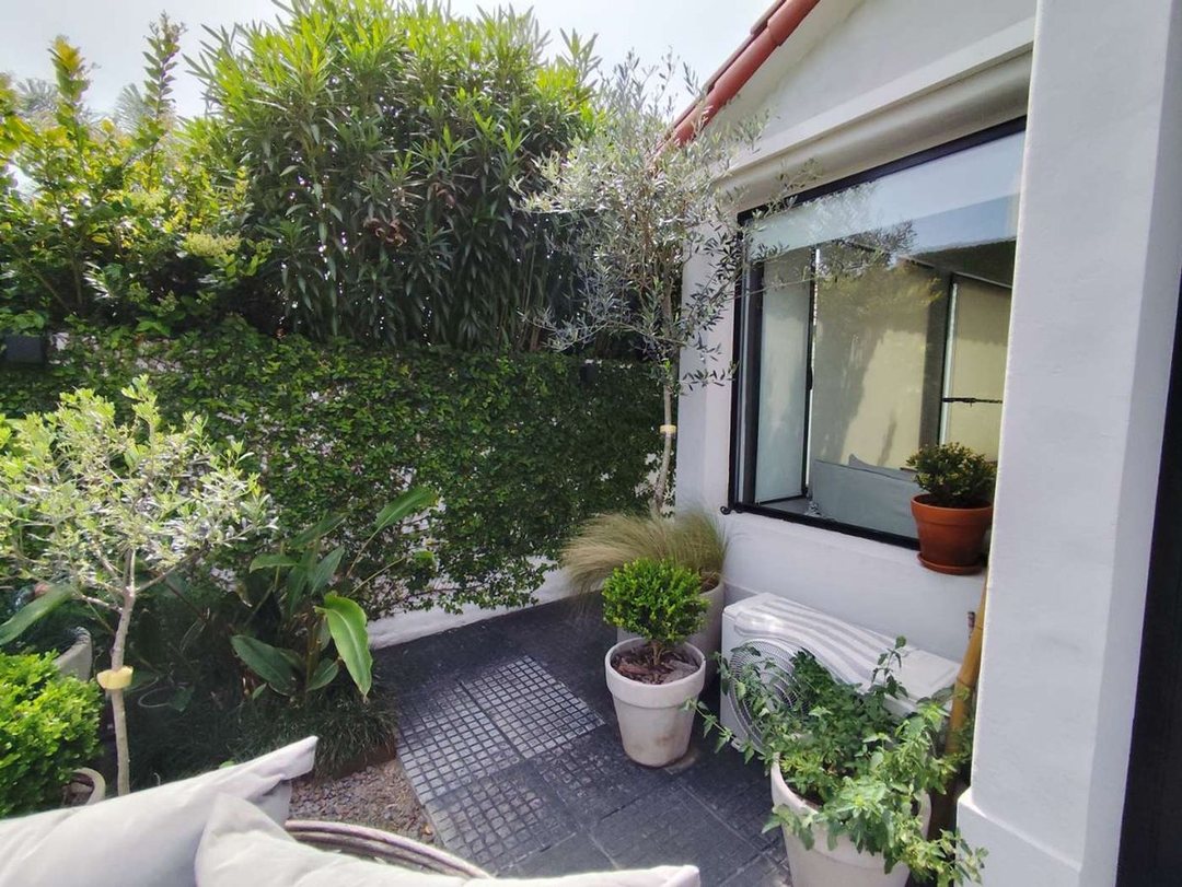 CASA EN VENTA  BAARRIO  UNO CON PILETA Y COCHERA