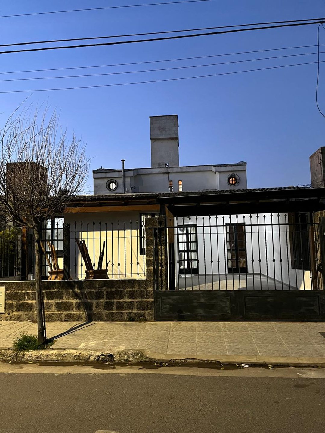 VENTA CASA RENE FAVALORO SUD 3DORMITORIOS 2PLANTAS