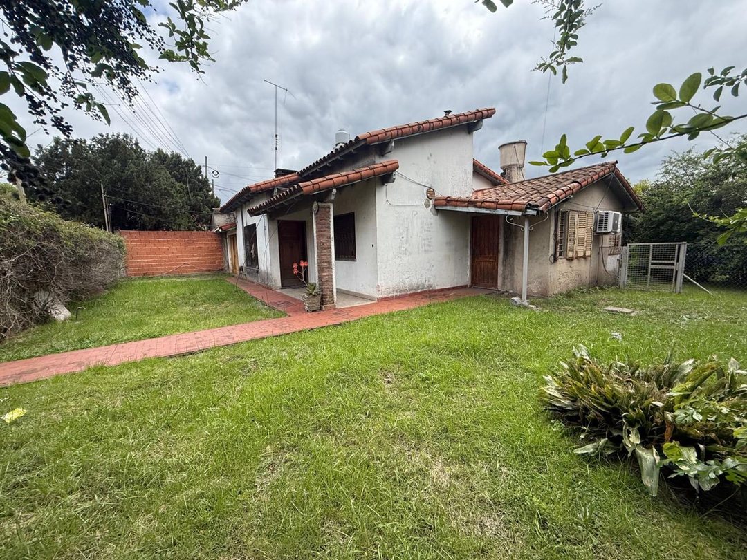 CASA SOBRE DOS LOTES A REFACCIONAR VILLA TESEI