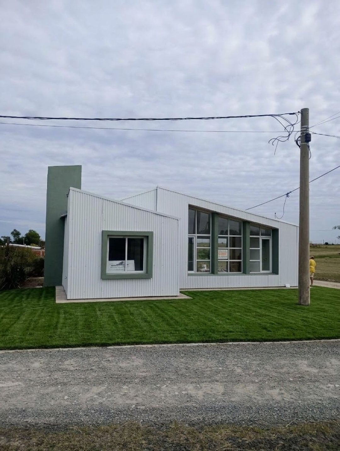 Casa a estrenar con pileta en Colonia Ensayo