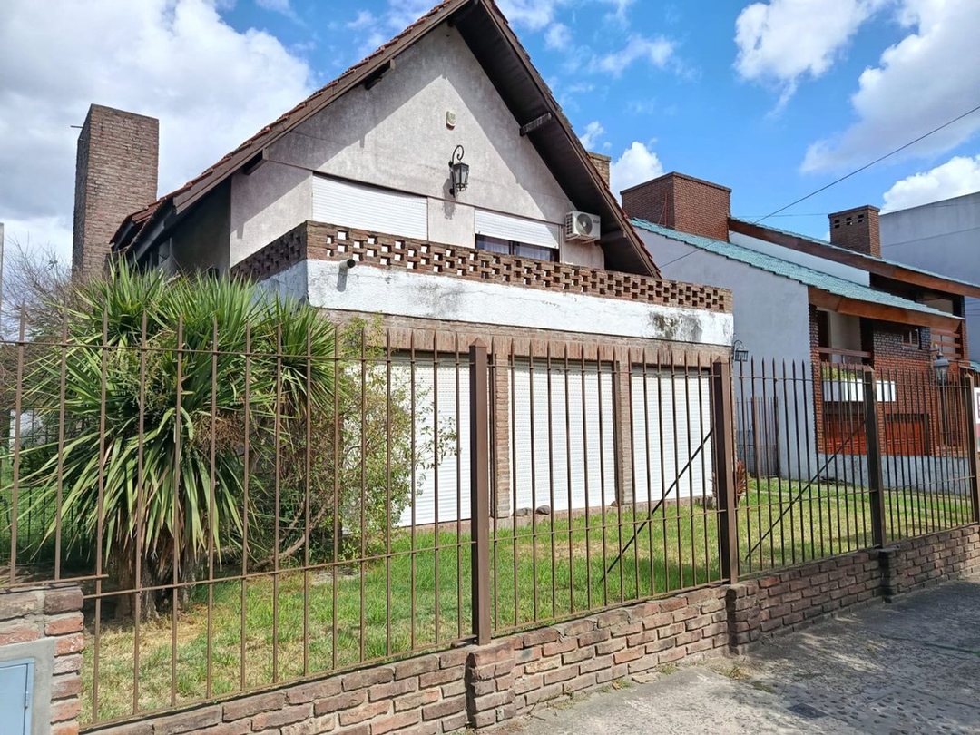 CASA 5 AMBIENTES EN VENTA LUIS GUILLON
