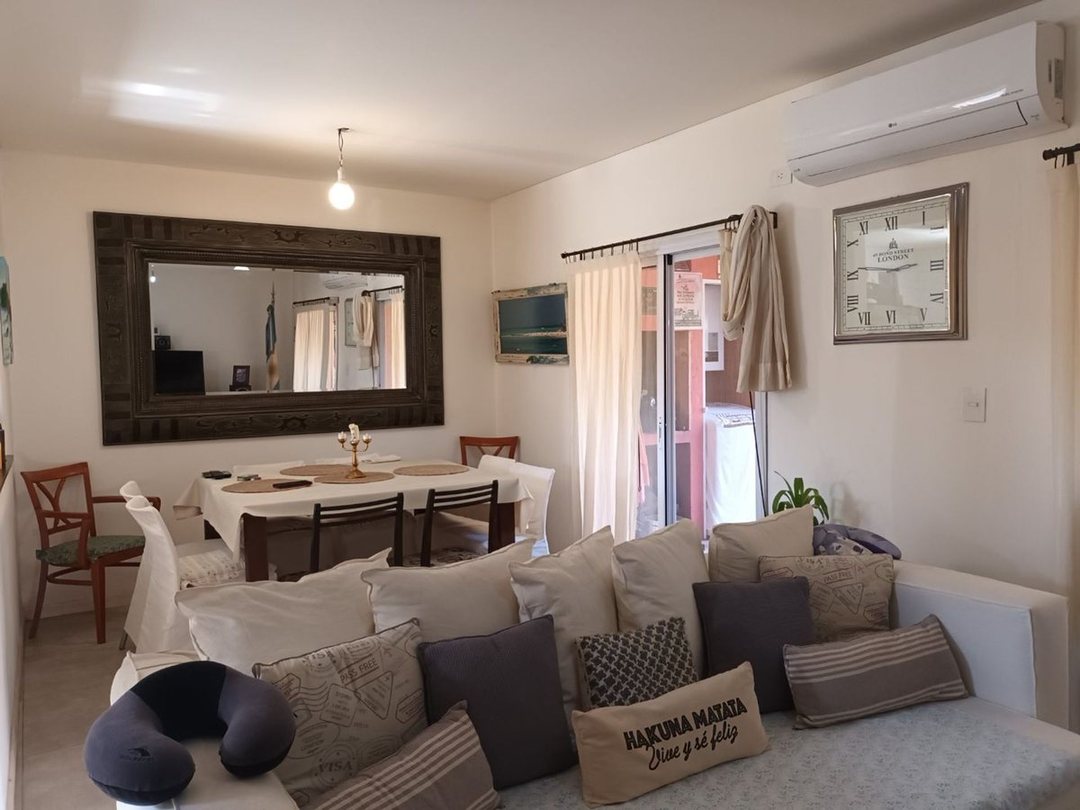 CASA c/ JARDIN DORM C/ VESTIDOR PILAR APTO CREDITO