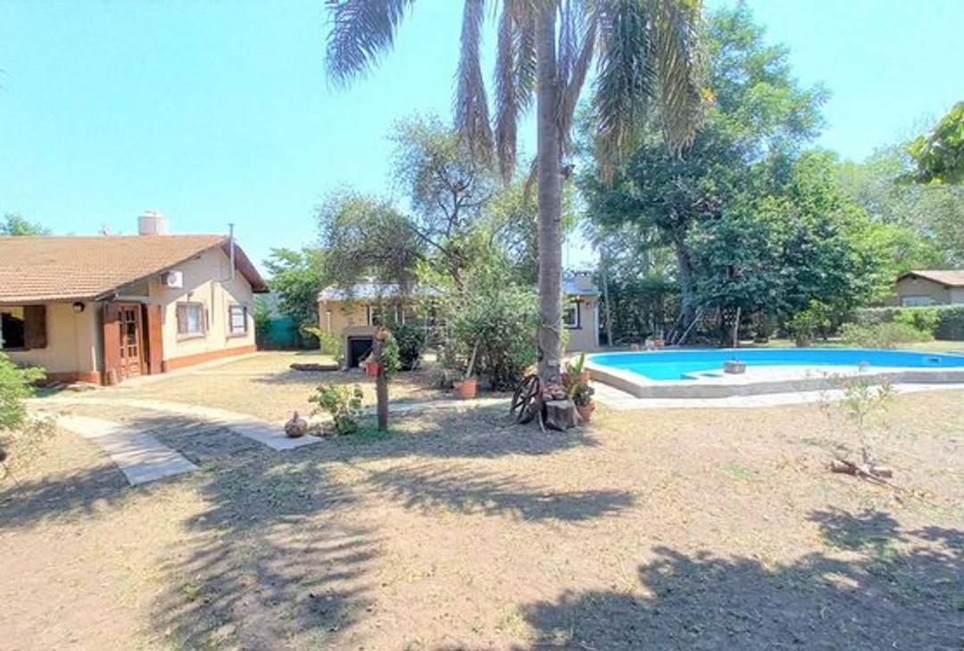 VENTA CASA 3 AMBIENTES LA REJA JARDIN PISCINA