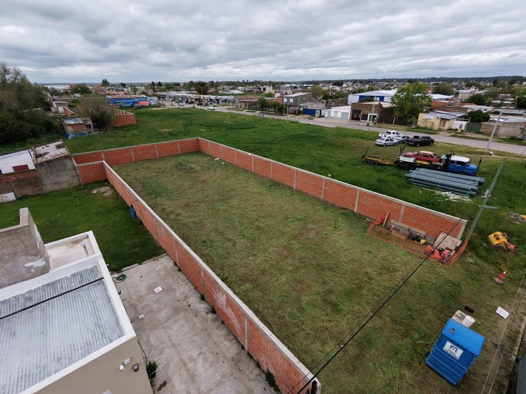 AMPLIO TERRENO EN VENTA