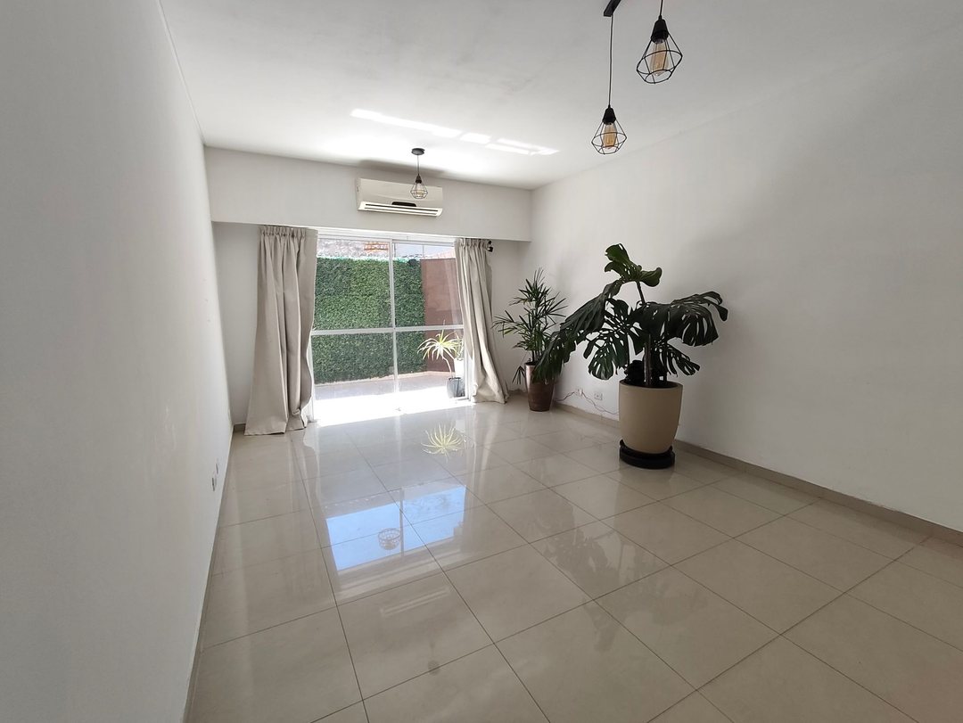 Venta de Monoambiente con patio en Ballester Centr