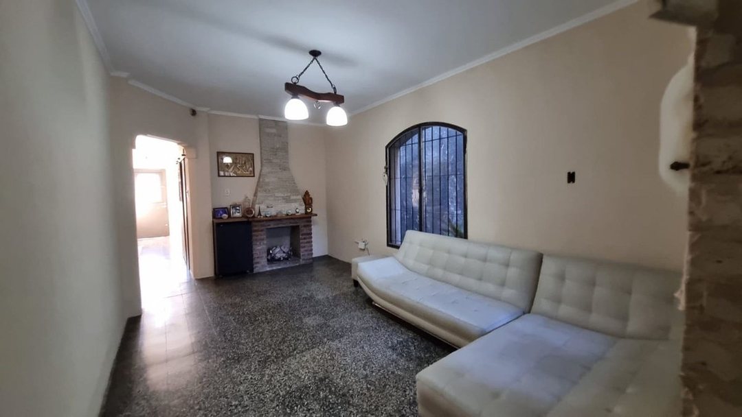 VENTA CASA 3 DORMITORIOS QUINCHO Y PATIO