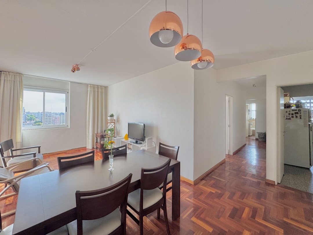 VENTA DEPARTAMENTO 4 AMBIENTES EN FLORES LUMINOSO