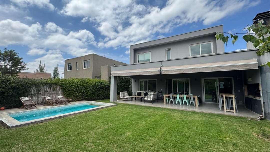VENDE CASA EN RINCON DE ARAOZ barrio privado