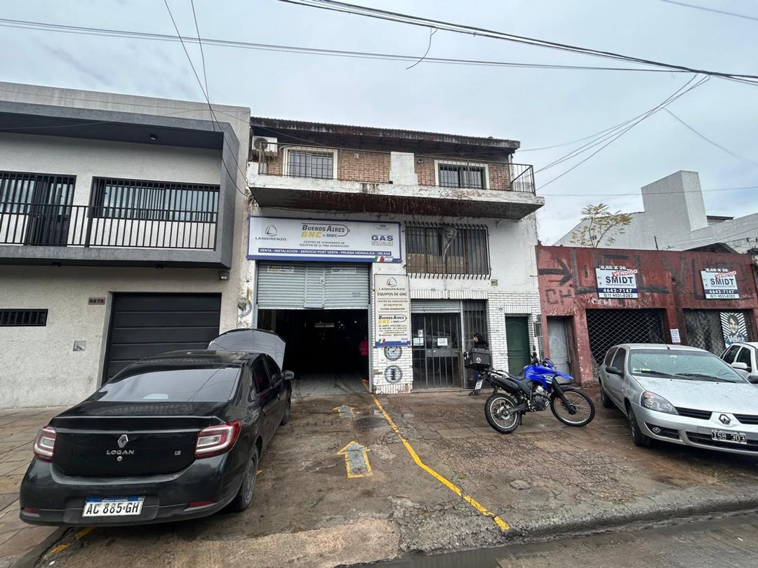 LOCAL COMERCIAL CON GALPON Y VIVIENDA en Versalles