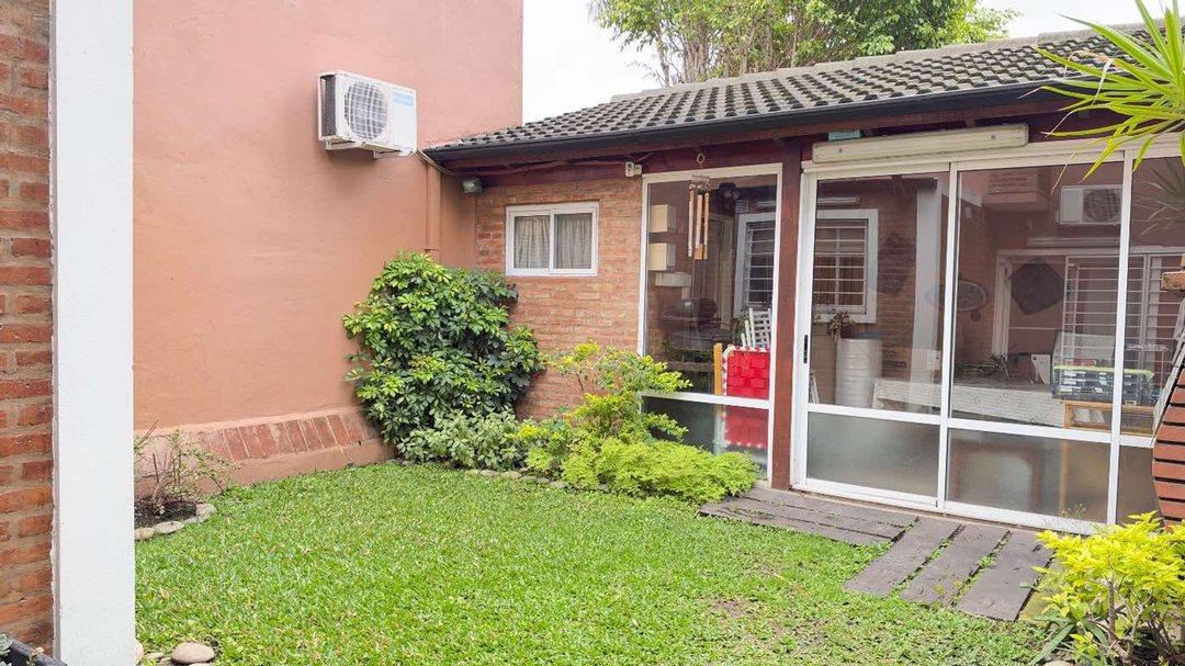 VENTA DEPARTAMENTO 4 AMBIENTES CON PATIO Y QUINCHO