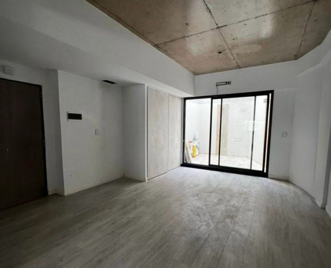 VENTA MONOAMBIENTE CABALLITO A ESTRENAR CON PATIO