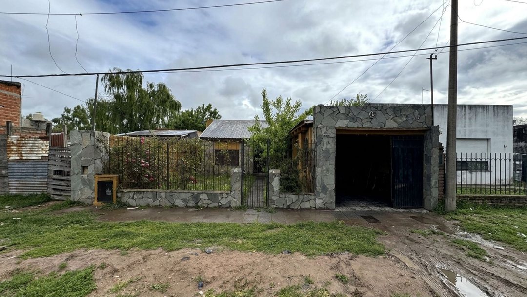 CASA EN VENTA LA PLATA