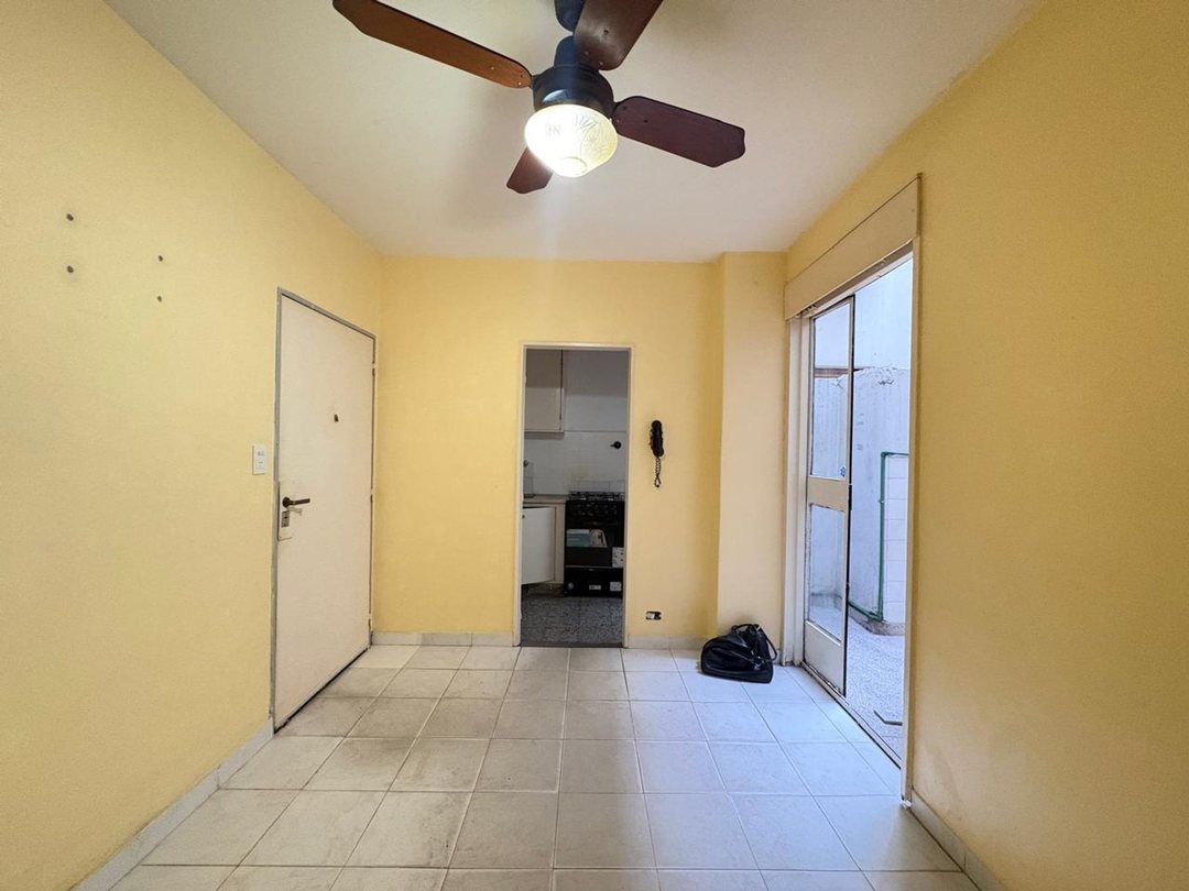 FLORESTA: ALQUILER 2 AMBIENTES CON PATIO