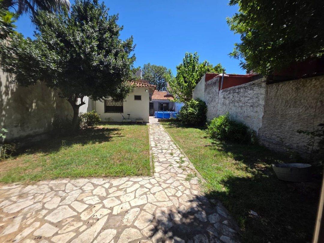 VENTA CASA 4 AMBIENTES QUINCHO JARDIN LUGANO