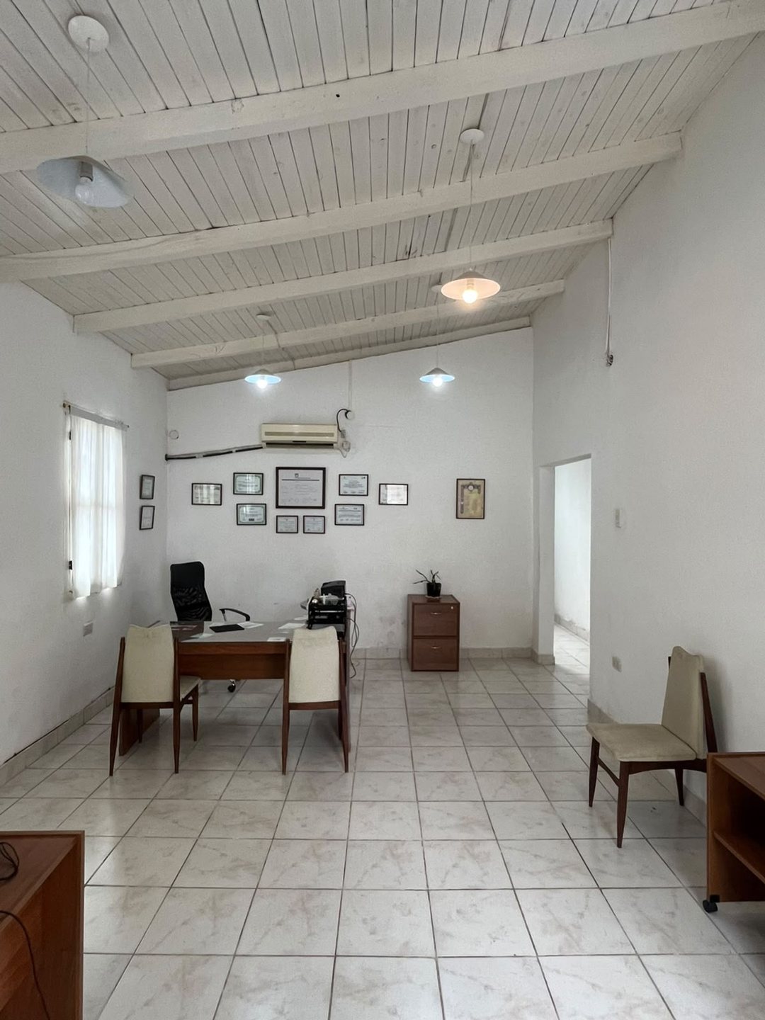 LOCAL COMERCIAL MAS DEPOSITO EN ALQUILER