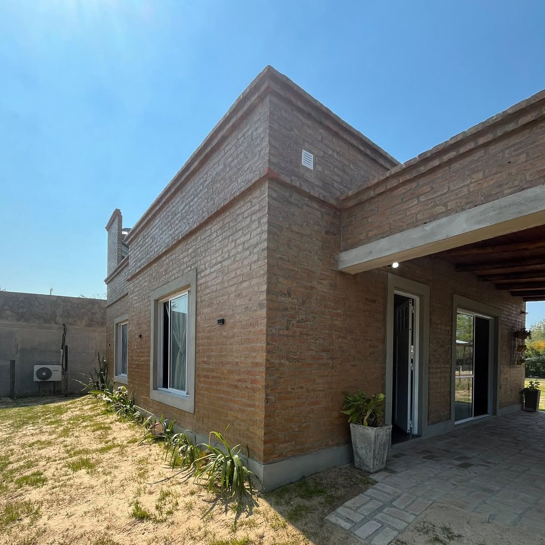 CASA EN LAGOS DEL LEYES