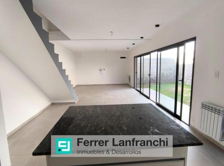 Casa · 150m² · 8 Ambientes · 1 Cochera